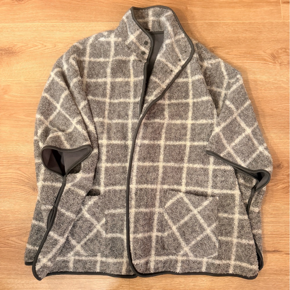 Parasuco Gray and Cream Wrap